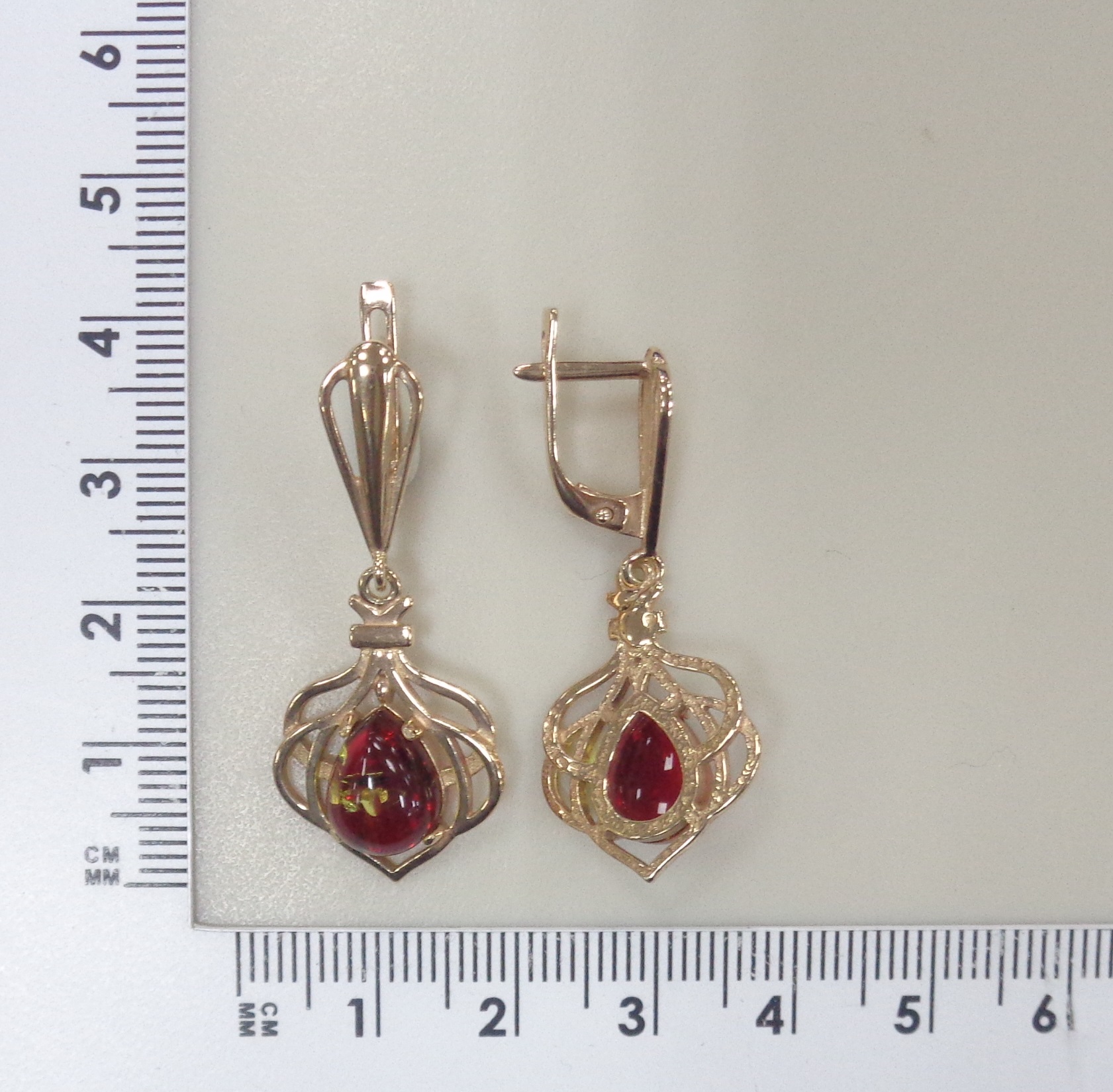 Серебряные серьги с янтарем